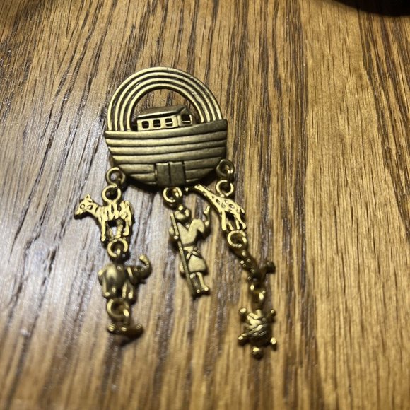 NOAHS ARK PIN BROOCH GOLD TONE - Picture 4 of 4